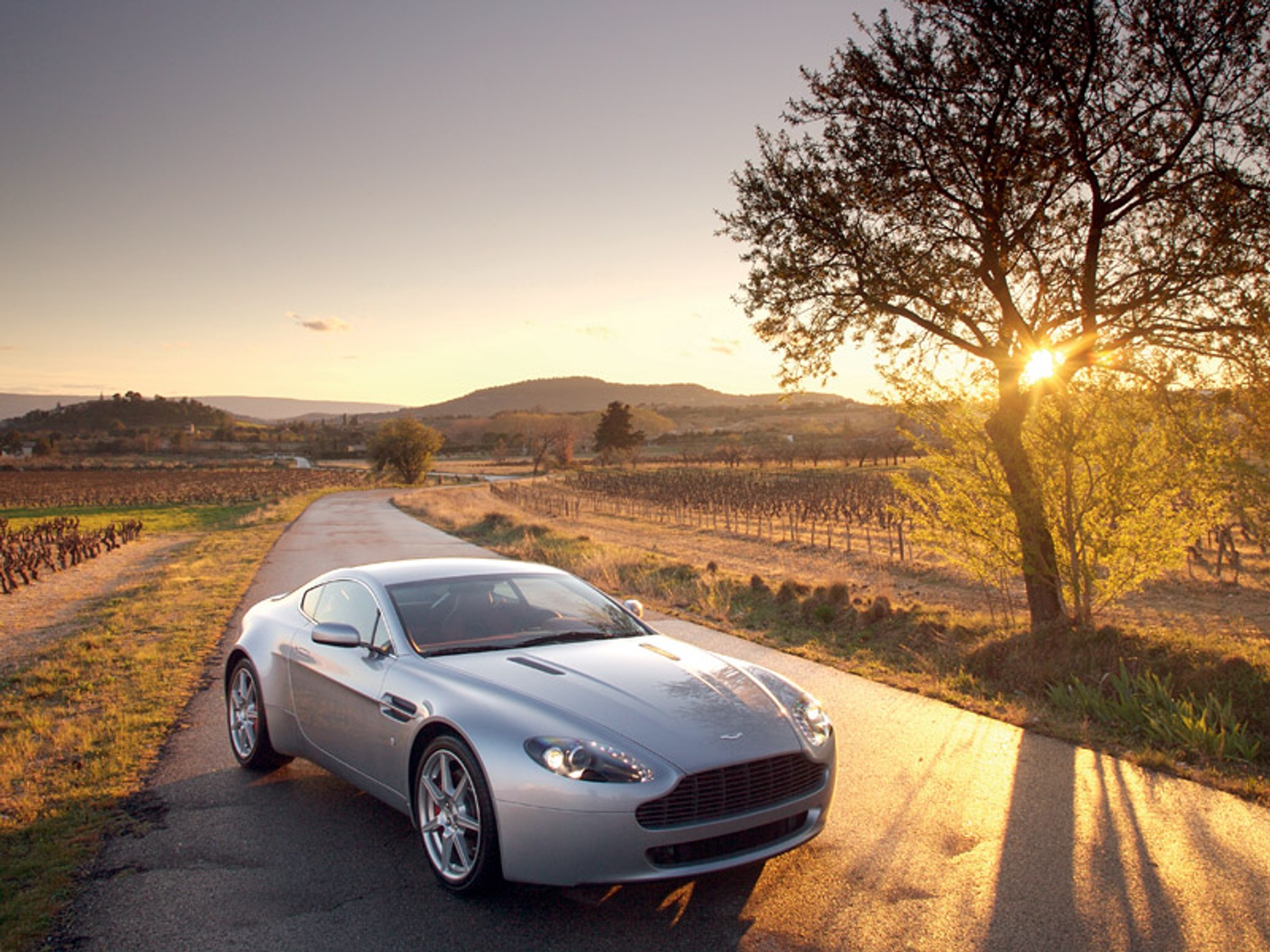 Aston Martin V8 Vantage: mocniejszy i szybszy