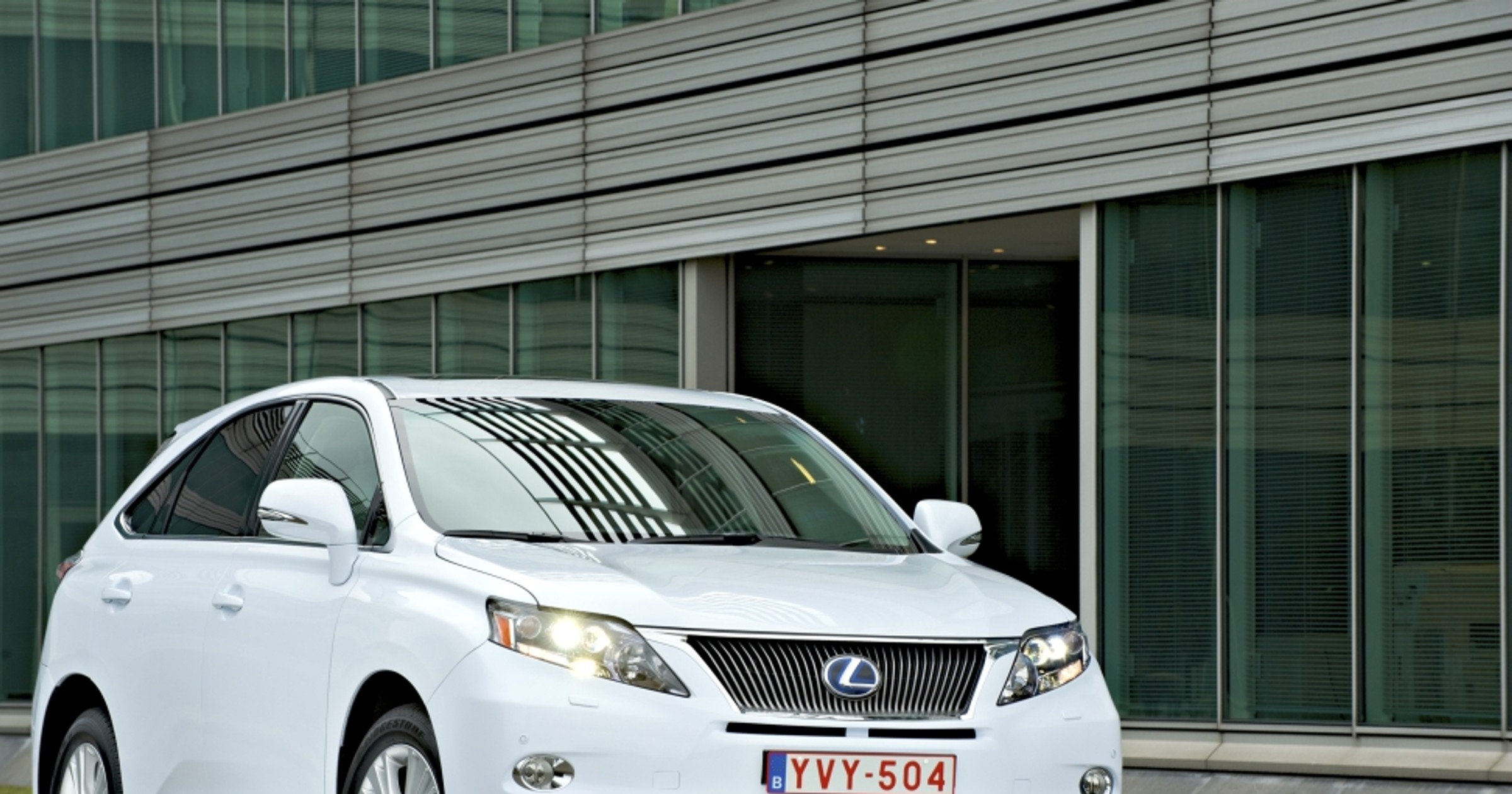 Lexus RX450h FWD - Przednionapędowa hybryda z niską emisją CO2