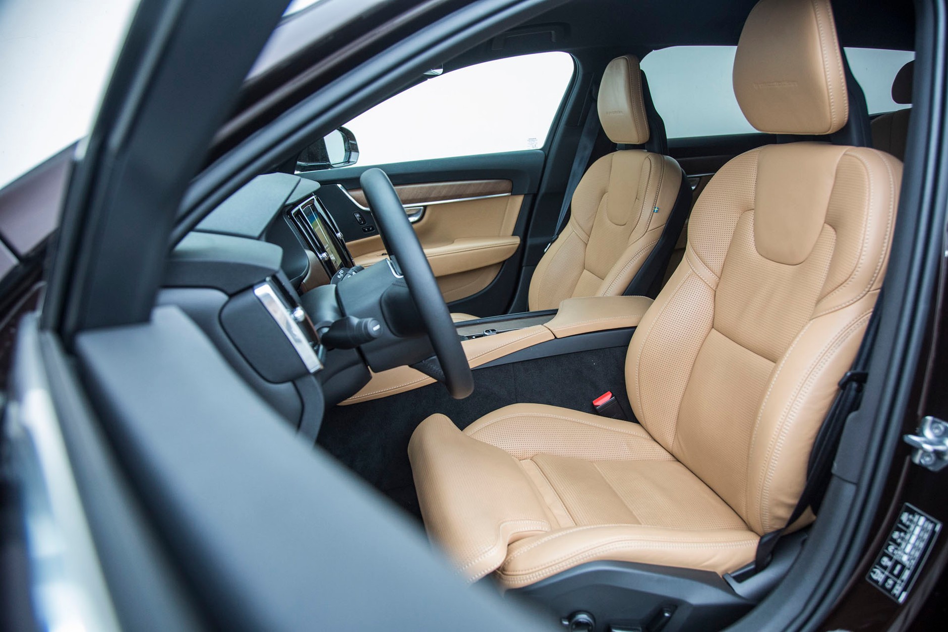 Volvo V90 D5 AWD - pięć metrów dobrego stylu