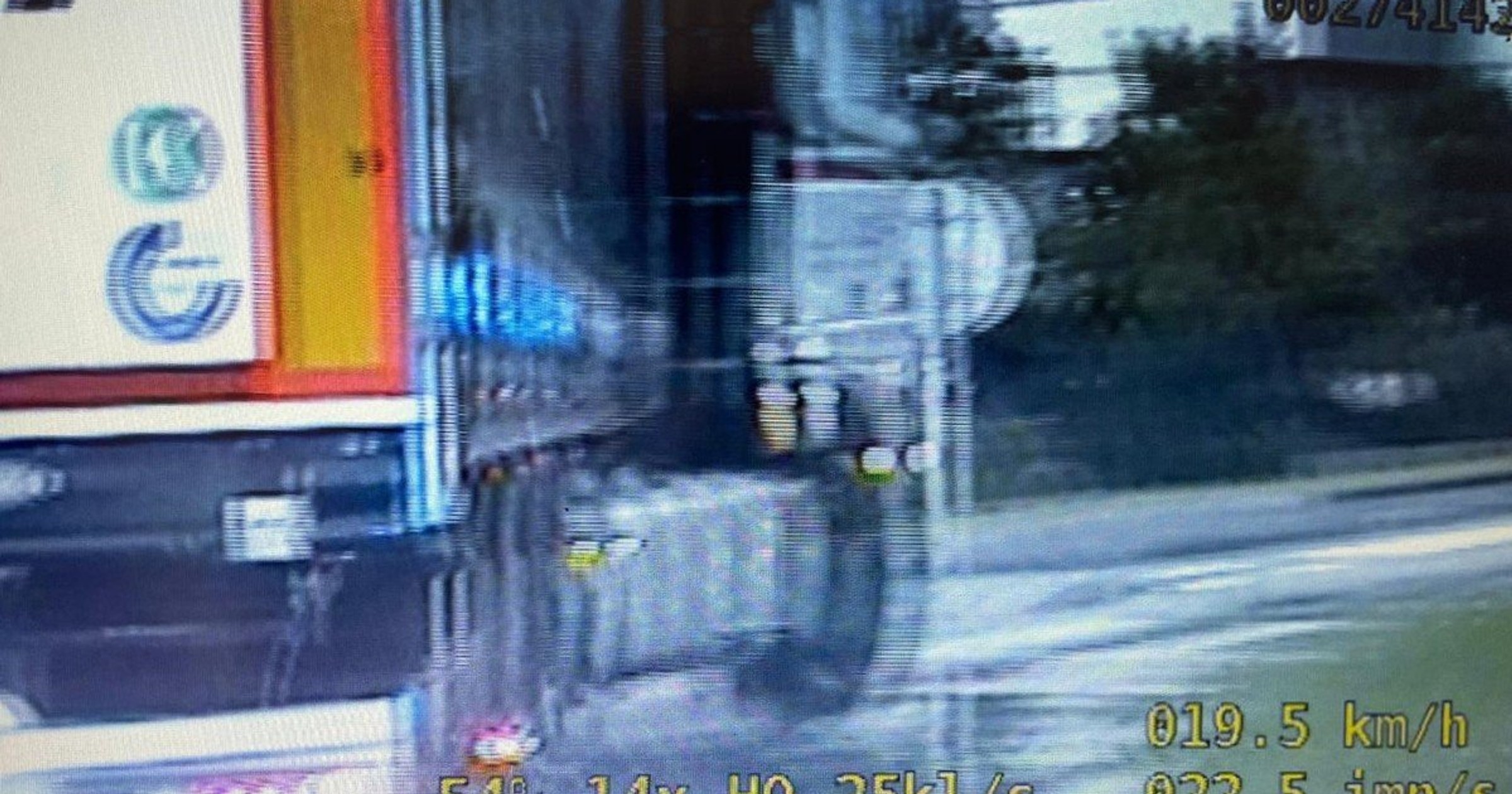 Pijany kierowca ciężarówki próbował potrącić policjanta