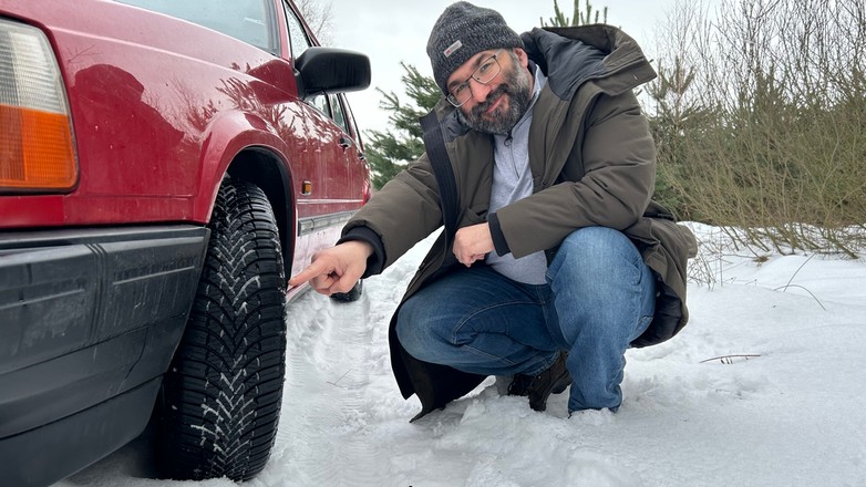 Ekstremalne warunki zimowe, ale opony całoroczne. Czy to da się pogodzić?