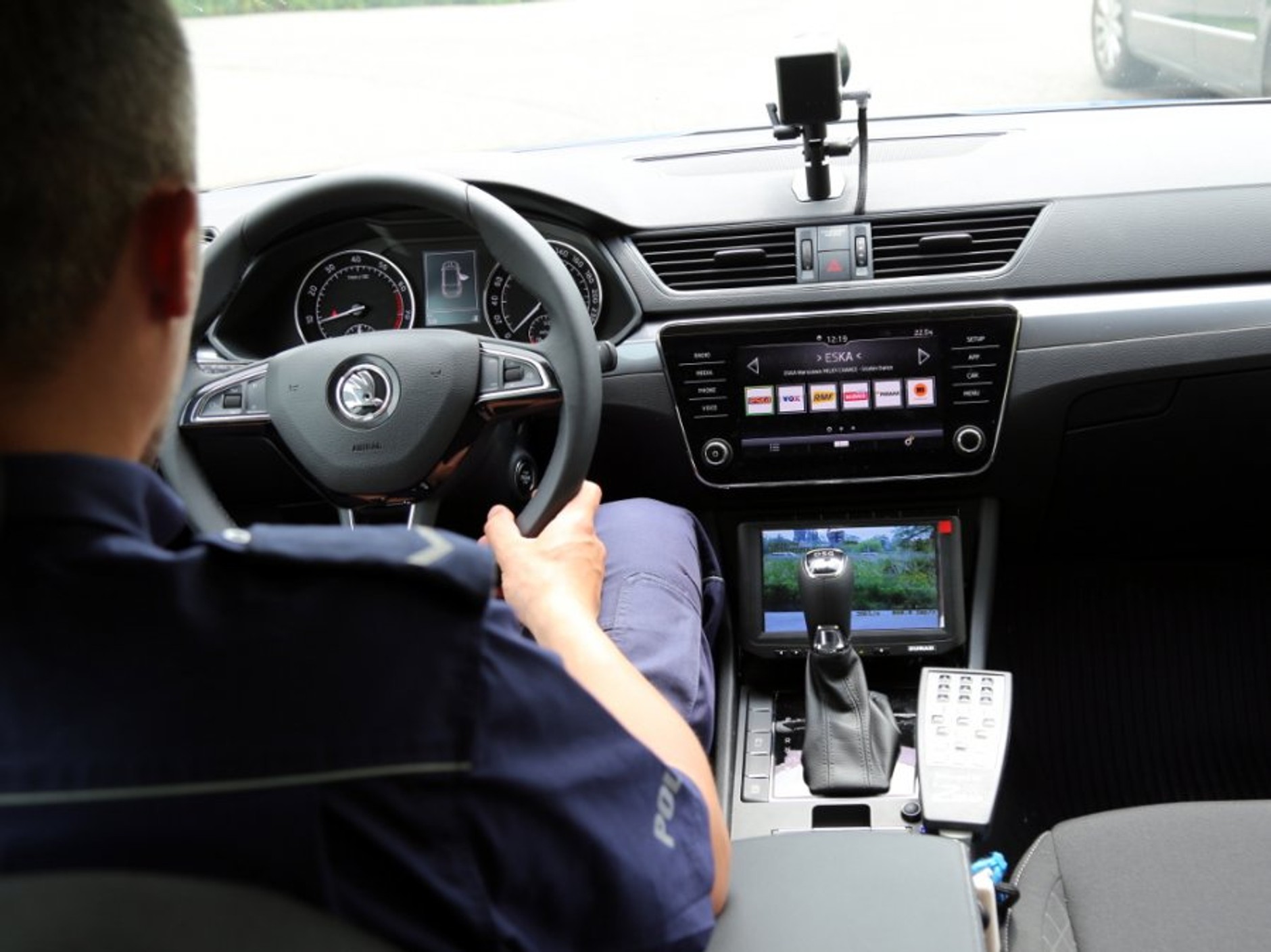 Nowe radiowozy – 272-konne Skody Superb