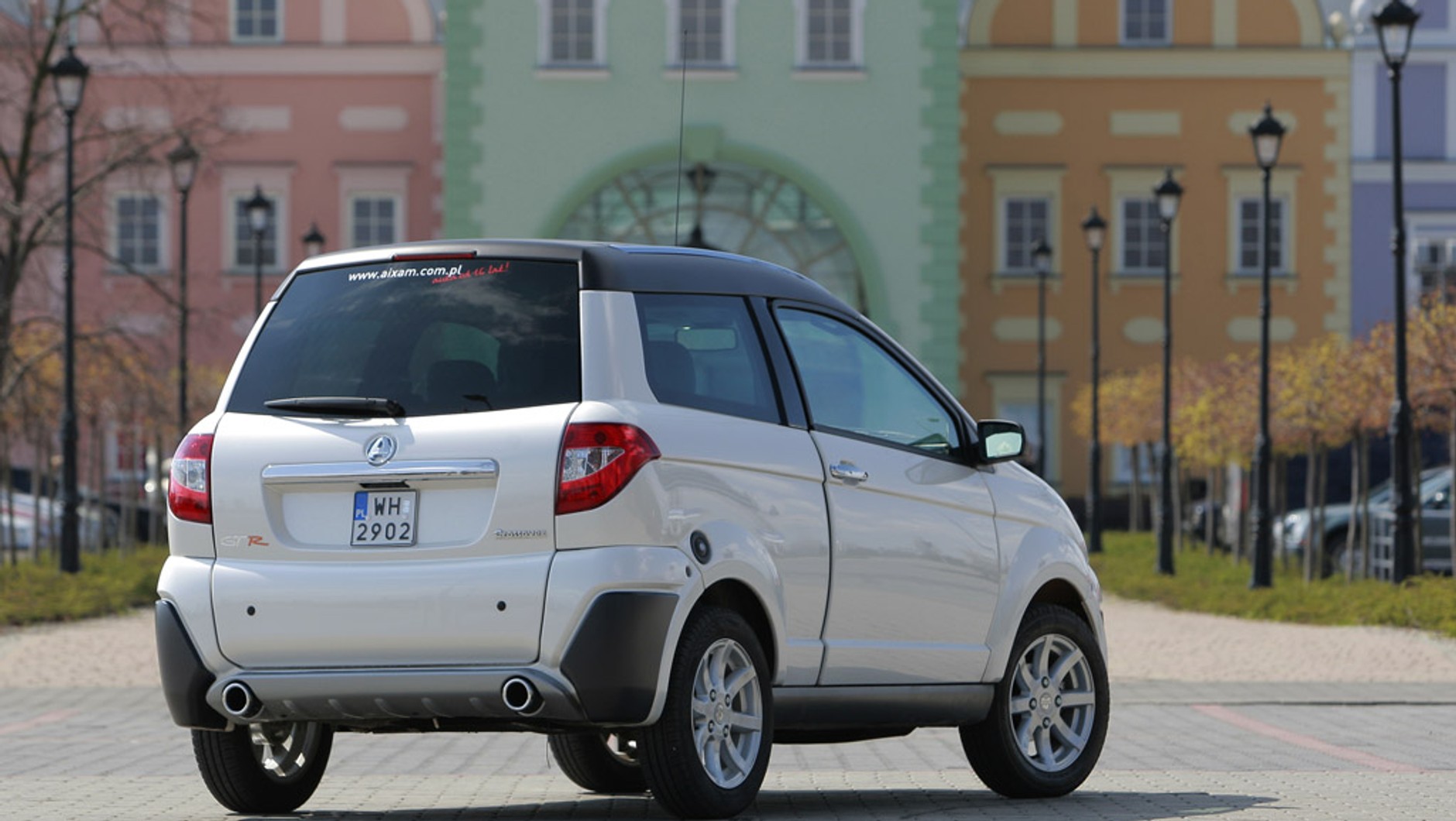 Mikrosamochody od lat nie mogą&nbsp;być rejestrowane jako motorowery – do ich prowadzenia niezbędne jest co najmniej prawo jazdy kategorii AM lub wyższej. 