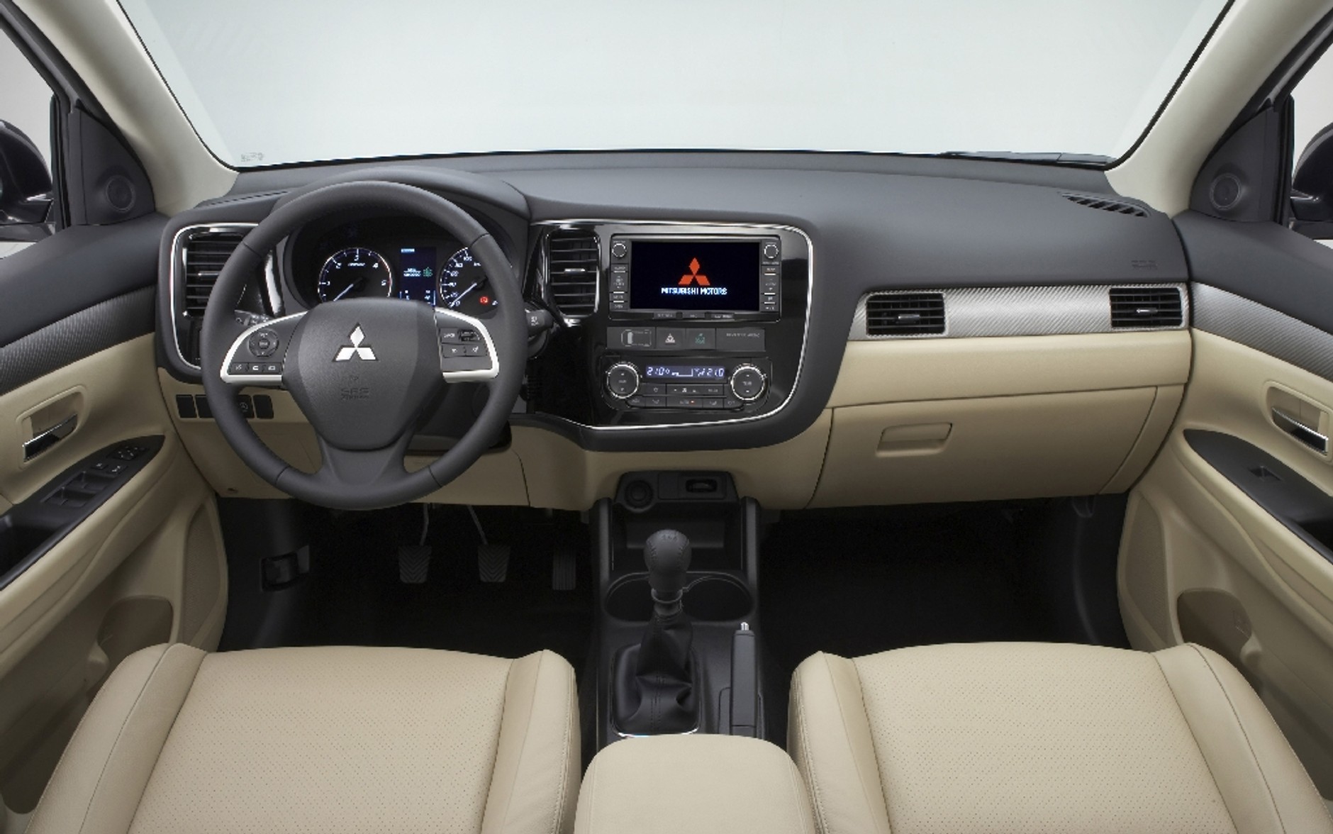 Mitsubishi Outlander bez tajemnic - zdjęcia