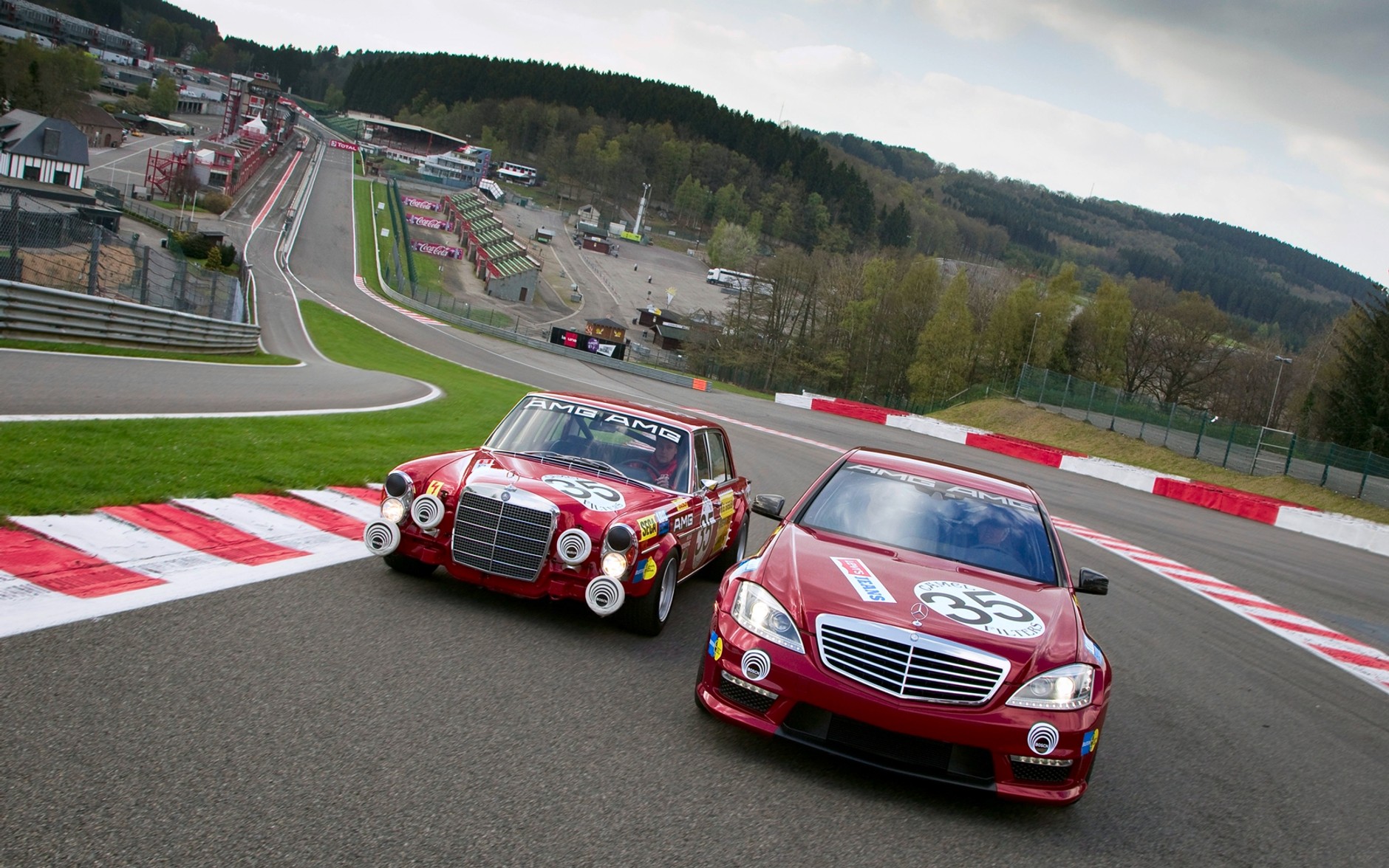 Dziadek i wnuk na torze