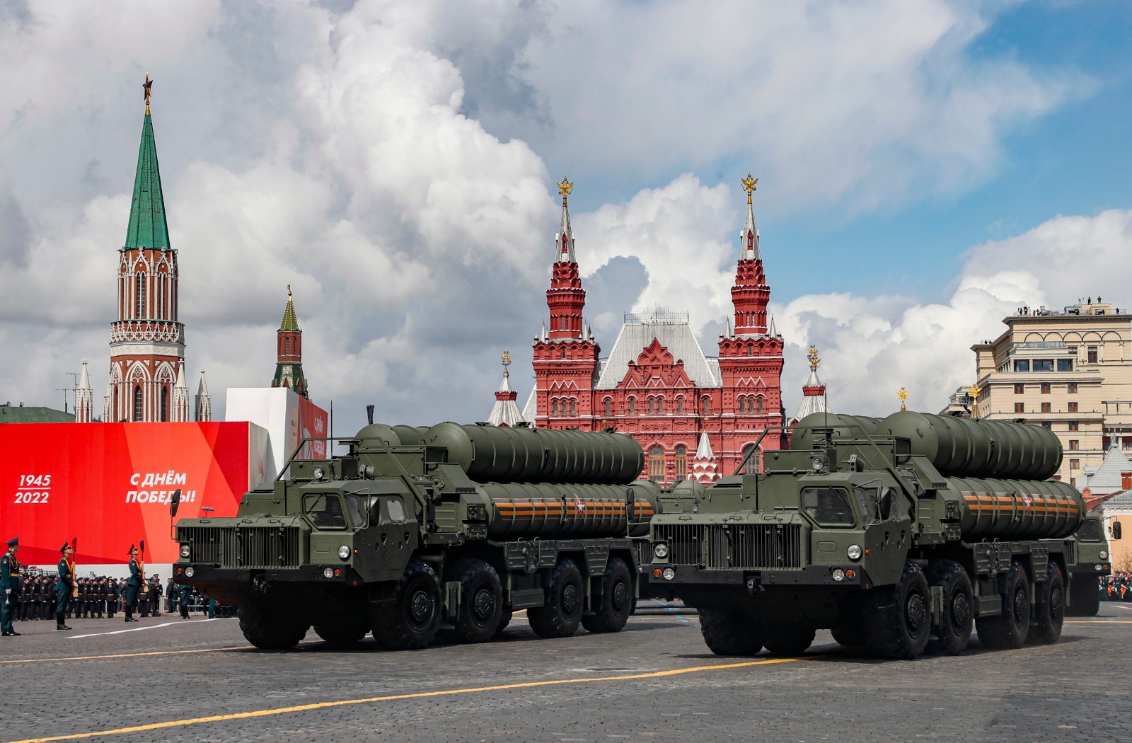 Parada wojskowa w Moskwie z okazji Dnia Zwycięstwa - system rakiet ziemia-powietrze S-400 Triumf