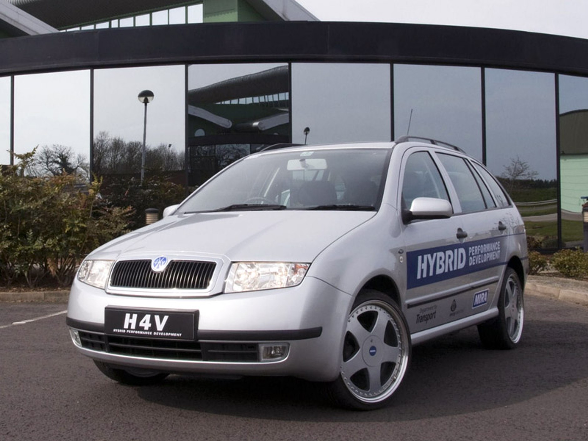 Hybrydowa Škoda Fabia  z Wlk. Brytanii - MIRA H4V Plugless Plug-in Hybrid