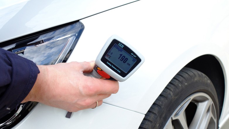 Warto mieć taki miernik grubości lakieru, ktory działa i na stali, i na aluminium