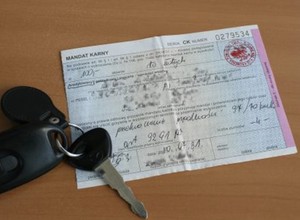 Znalazłem w szufladzie stary mandat i paragon ze stacji. Nie mogę uwierzyć w te kwoty