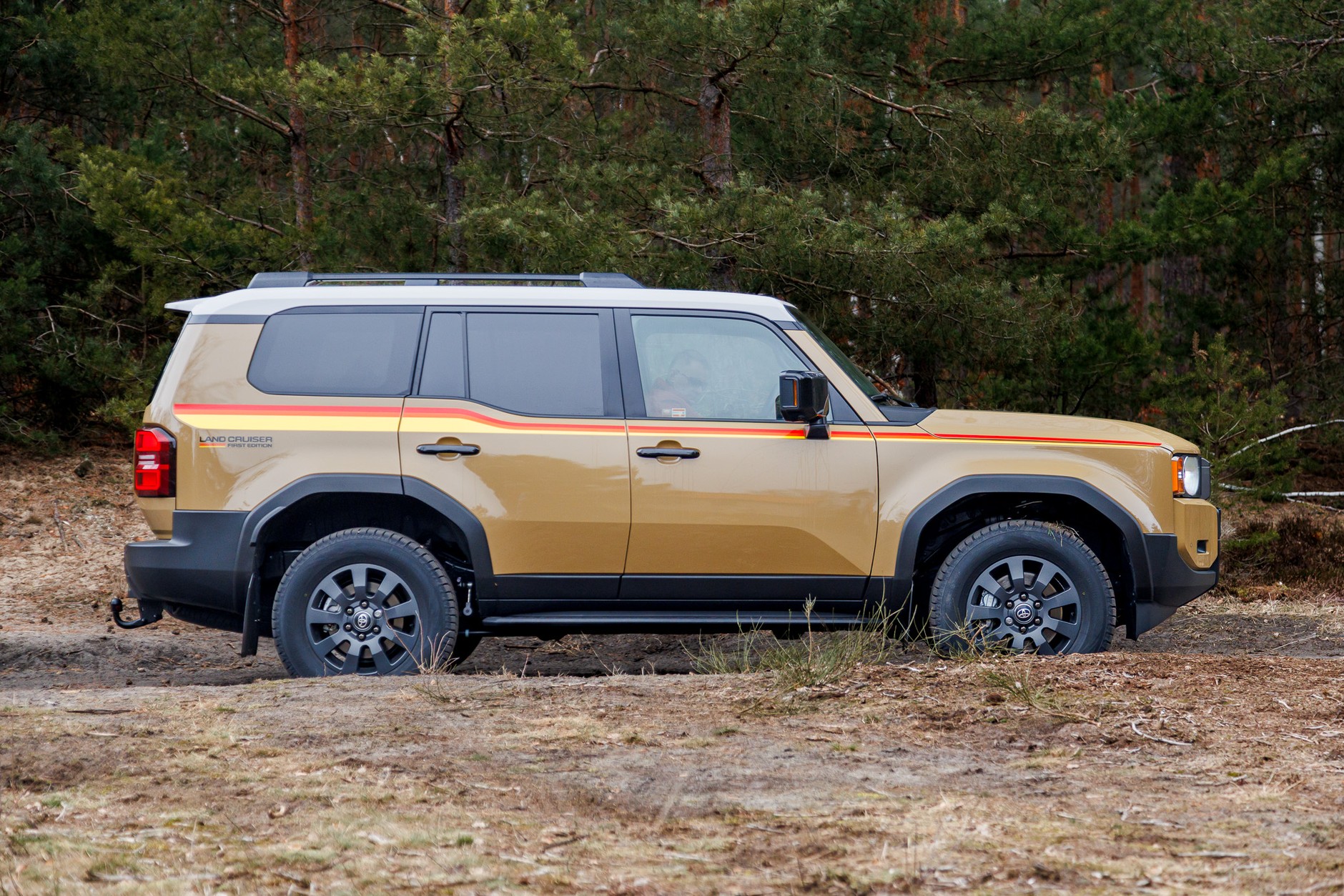 Jeep Wrangler vs Toyota Land Cruiser