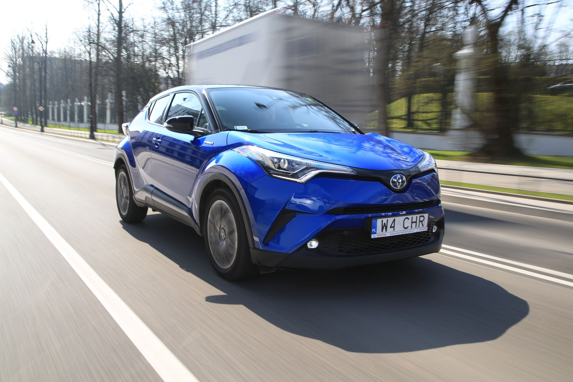 Toyota C-HR Hybrid - dobrze wygląda i jest oszczędna