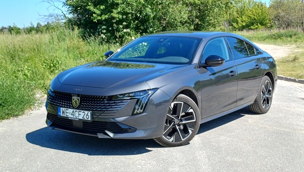 Peugeot 508 Hybrid. Mocno sportowa stylistyka to nie jedyny atut francuskiego modelu
