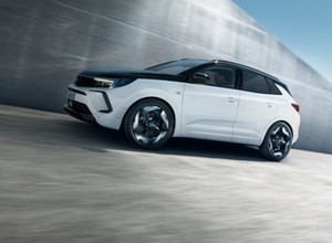 Nowy Opel Grandland GSe to hybrydowy SUV na sportowo