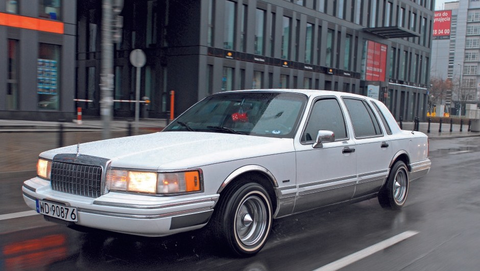 Lincoln Town Car - kanapa na kołach