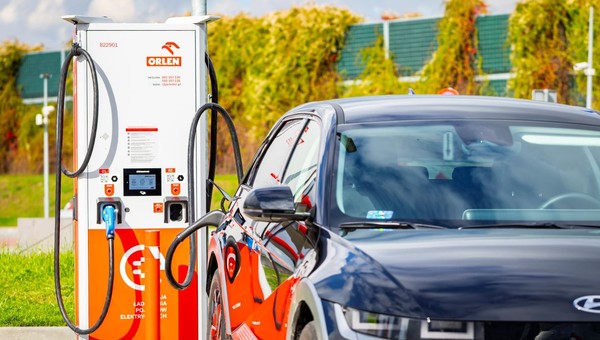 Orlen zbuduje 40 miejsc do ładowania aut. Za połowę zapłacą podatnicy