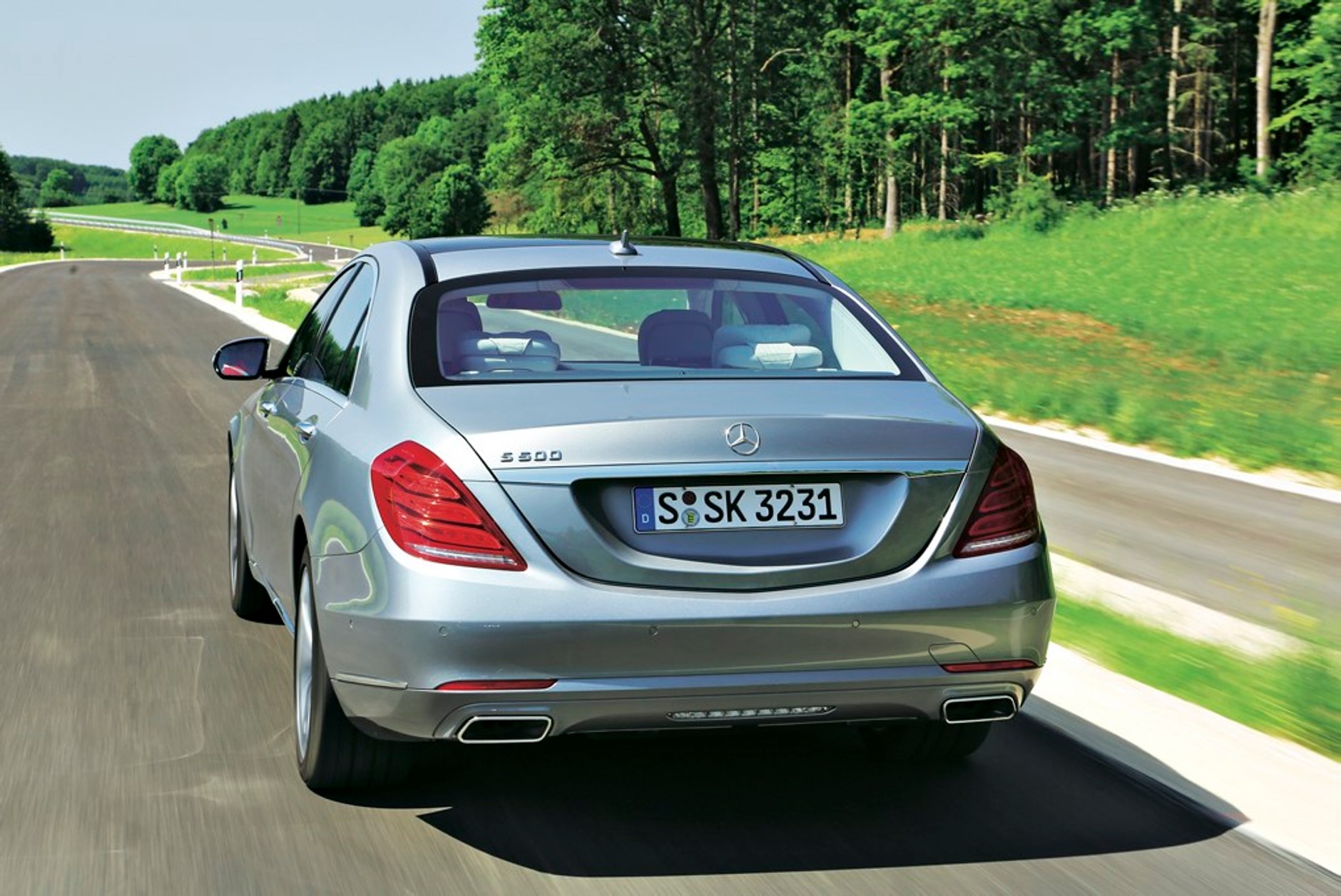 Mercedes klasy S z tyłu