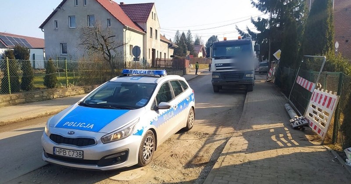 Policjanci skontrolowali kierującego ruchem
