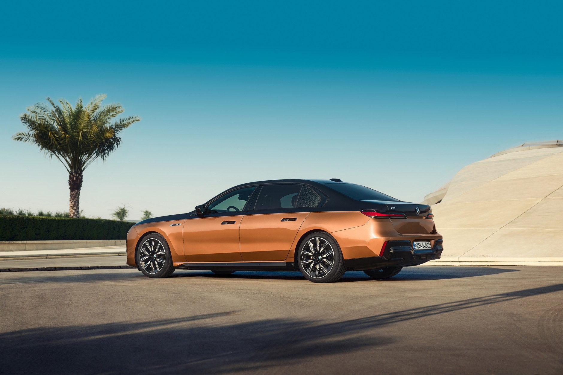 BMW i7 M70