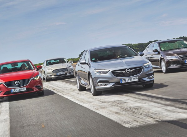 Nowy Opel Insignia kontra Ford Mondeo, Mazda 6 i Skoda Superb - kto wyprzedzi Opla?