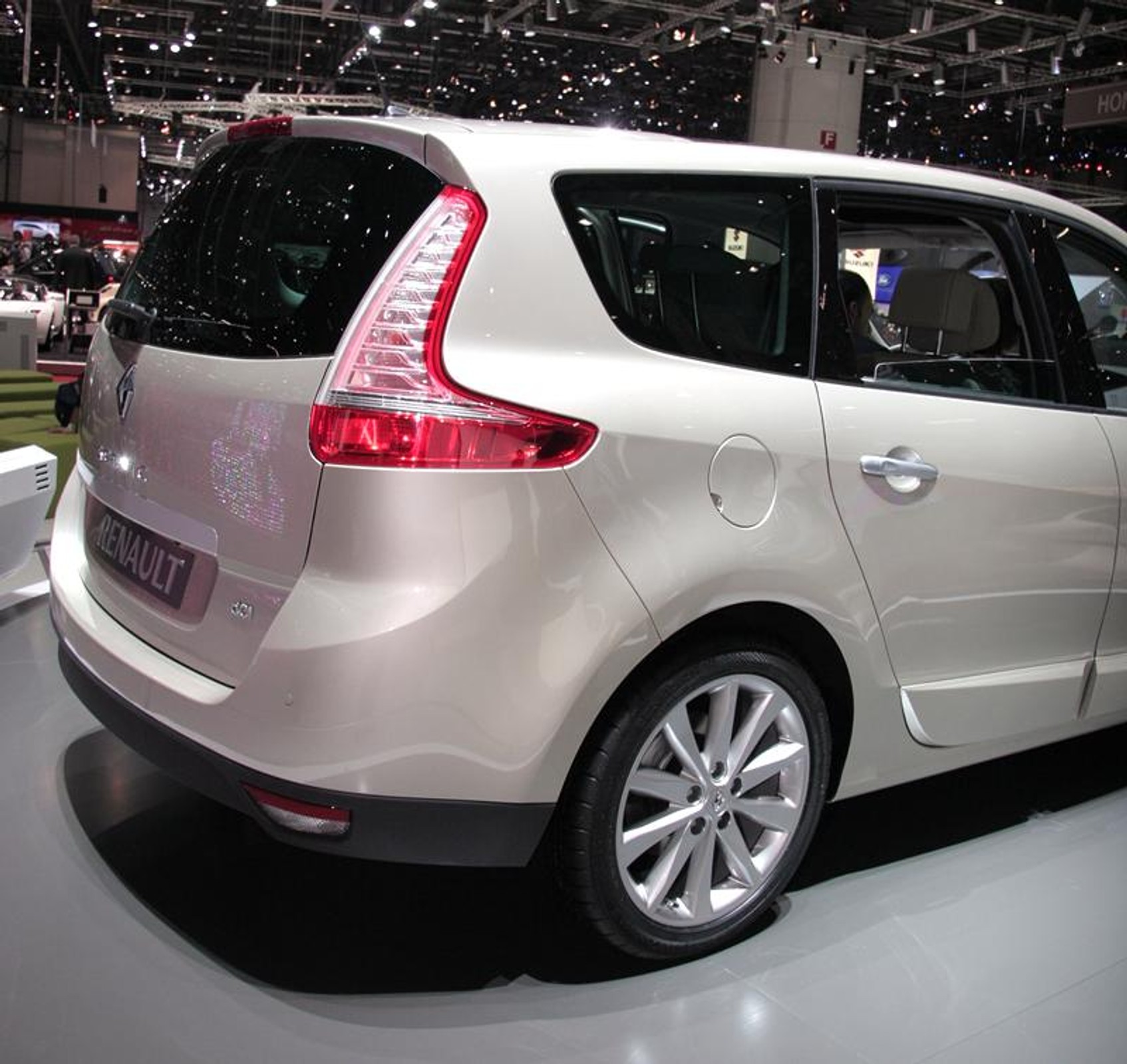 Genewa 2009: Renault Scénic – trzecie wydanie