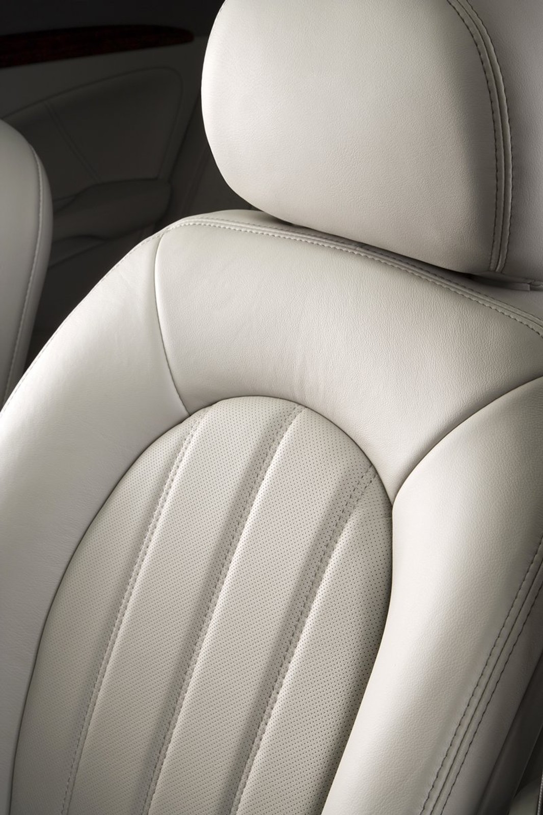 Buick Lucerne: poszerzona oferta wersji