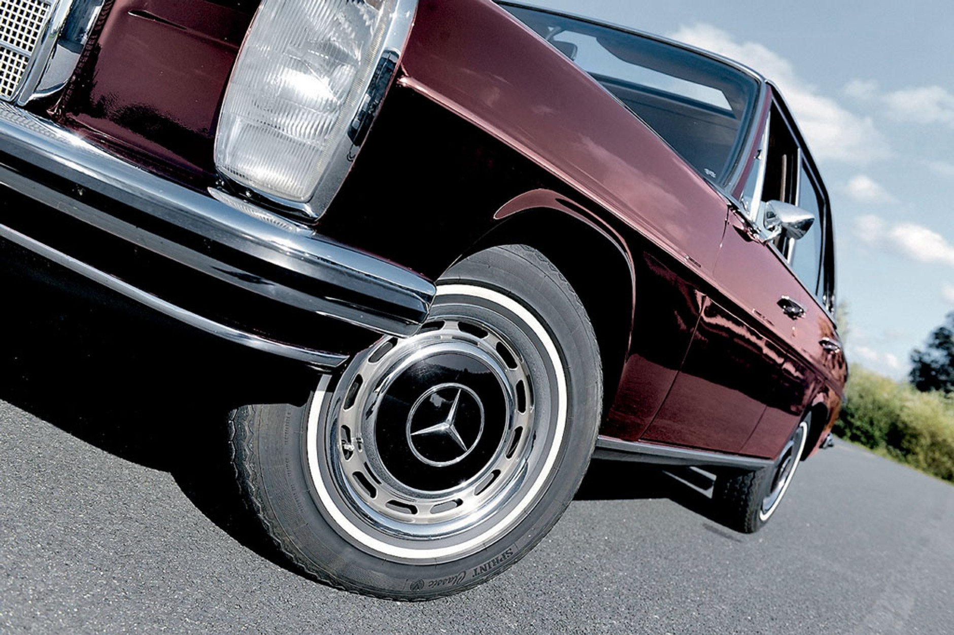 Mercedes 220D - stroma ściana