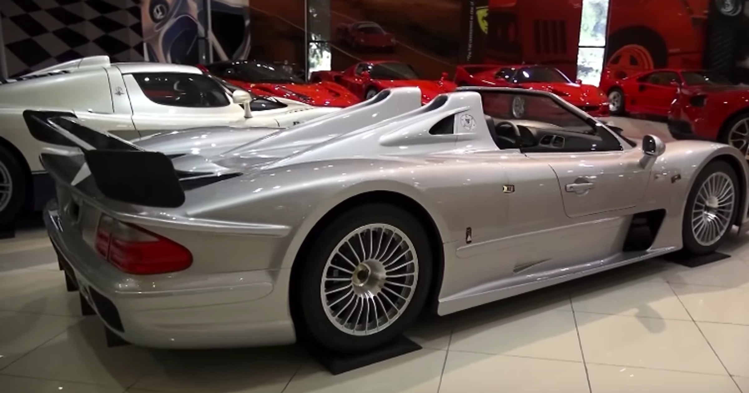 Najlepsza kolekcja aut na świecie? Royal Auto Gallery Abu Dhabi