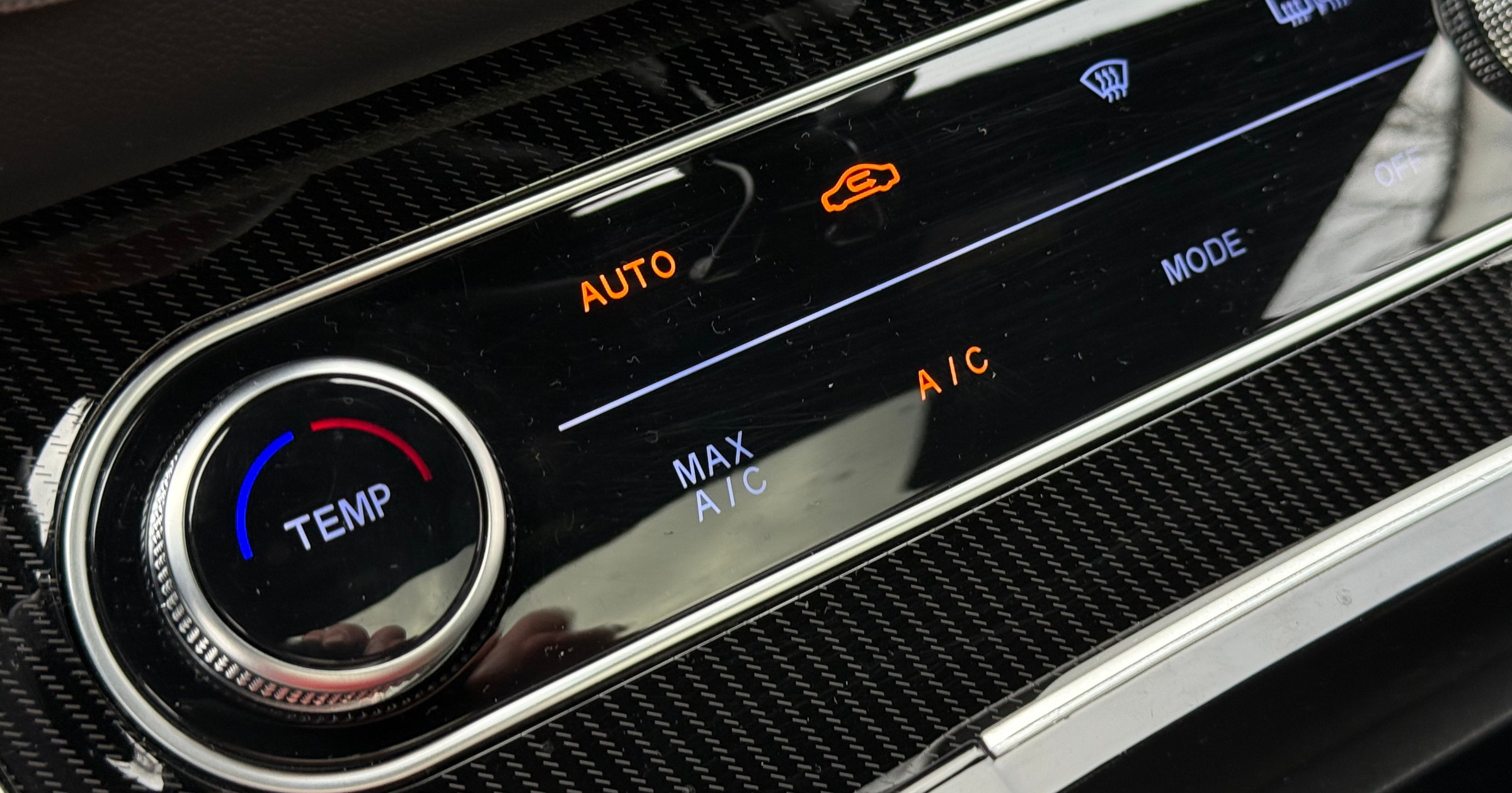 Panel klimatyzacji w samochodzie