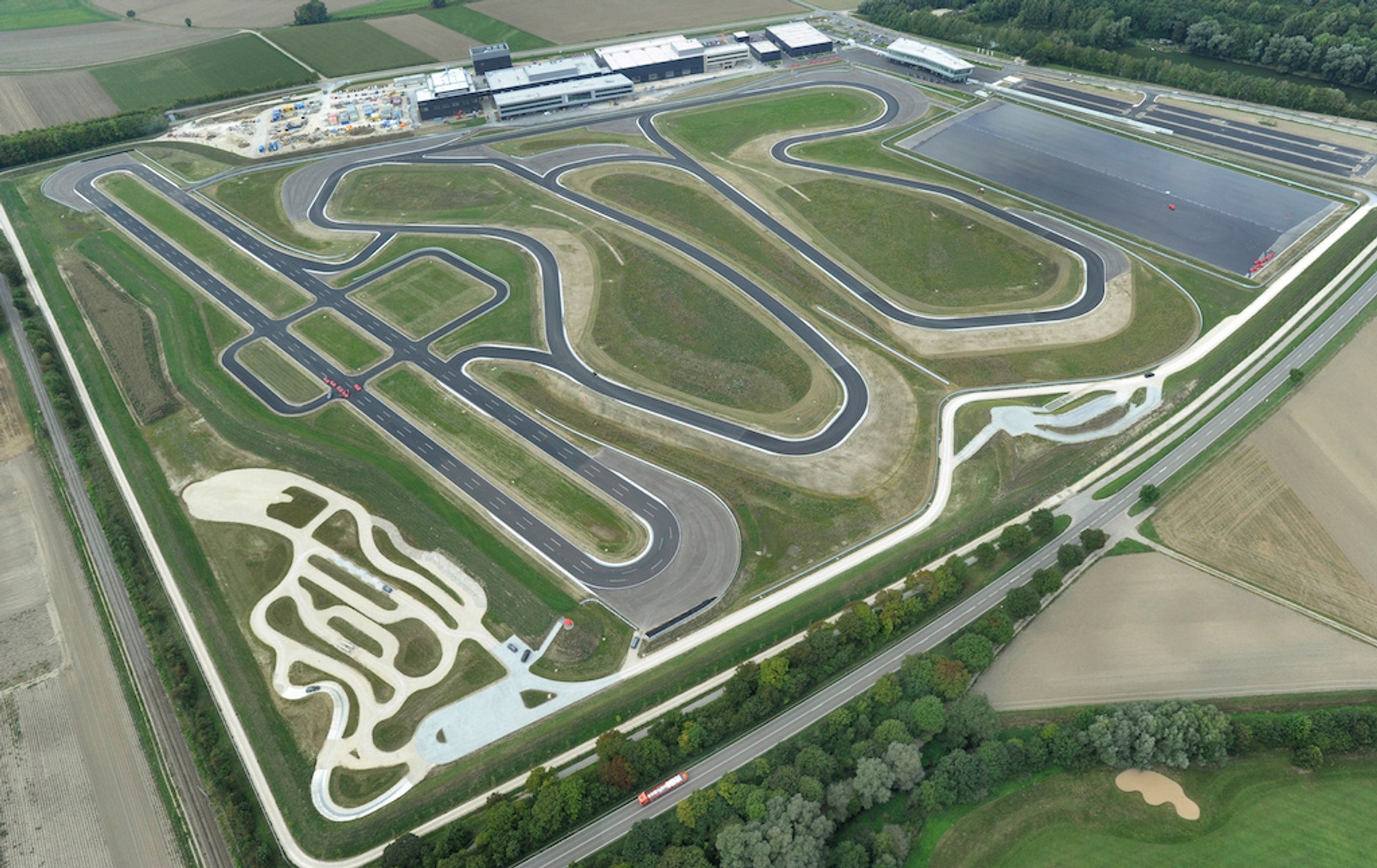 Centrum Nowoczesnych Technologii Audi