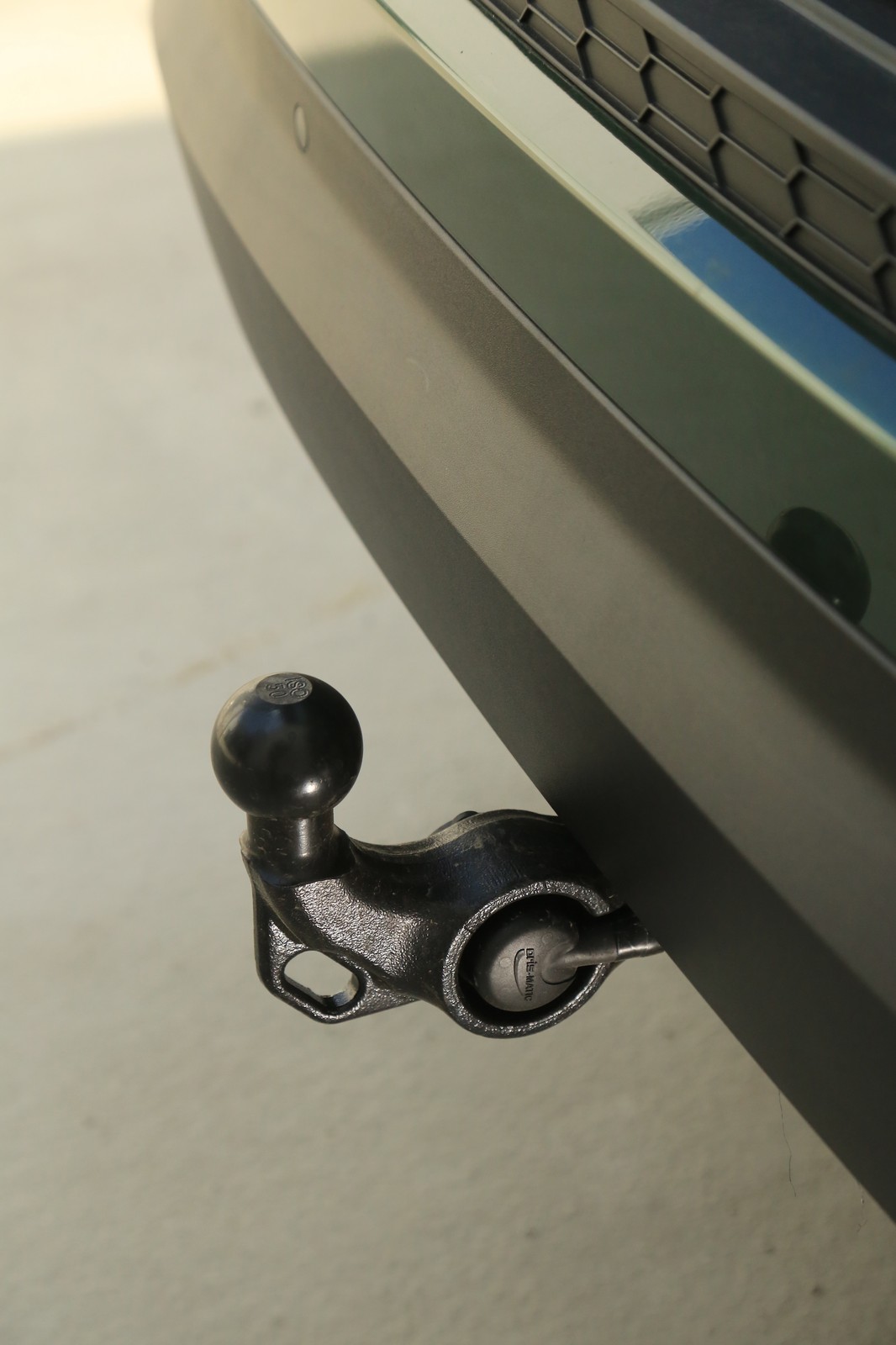 Składany, elektrycznie zwalniany hak wymaga 3500 zł dopłaty, dodatkowe 200 zł za adapter.