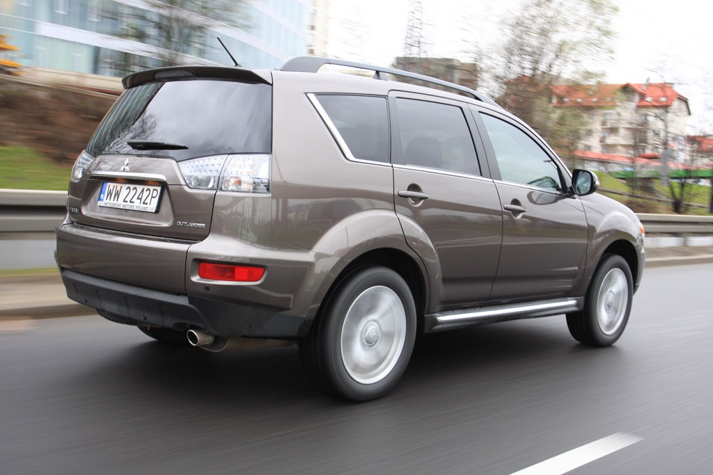 Mitsubishi Outlander CVT: czy to wersja dla mieszczuchów?