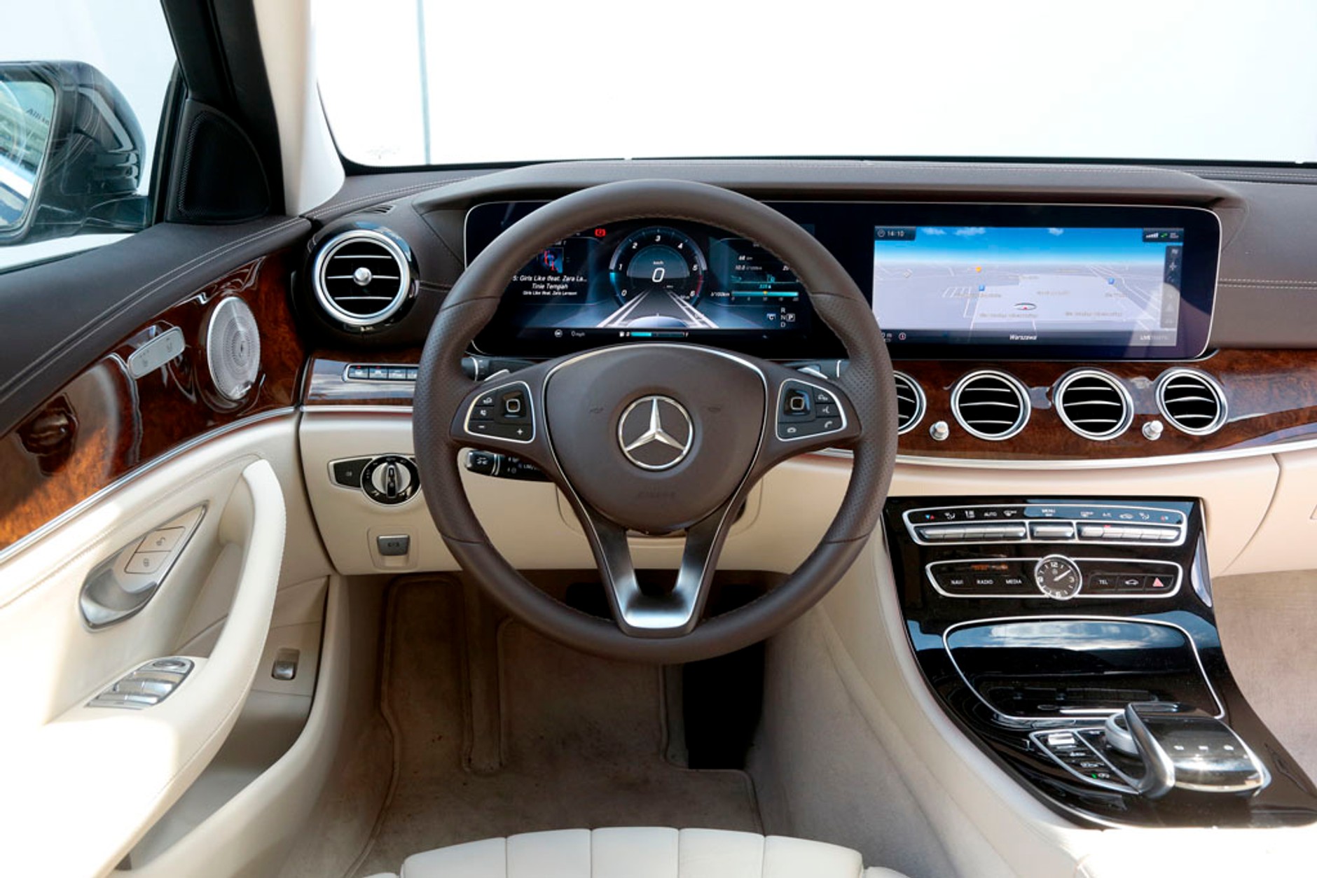 Mercedes E 220d - czy jest wystarczająco inteligenty na nasze drogi?