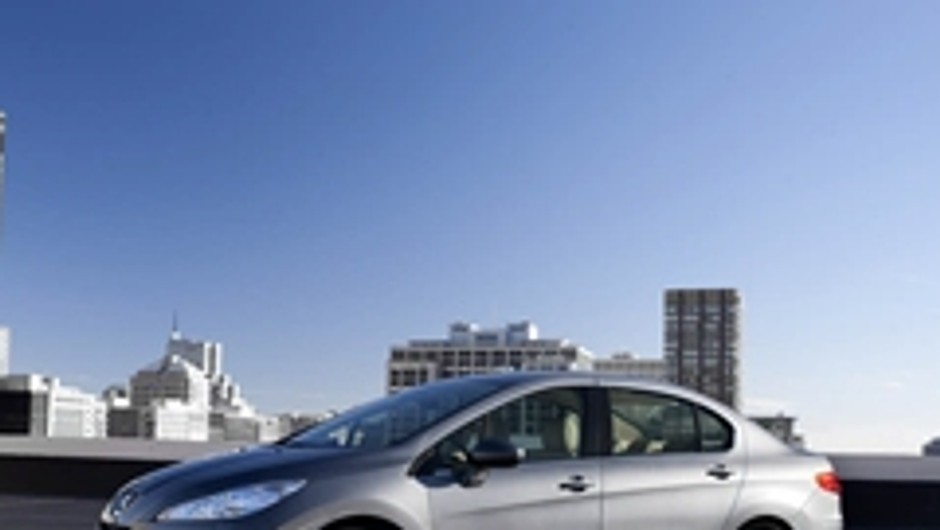 Skośnooki Peugeot 408