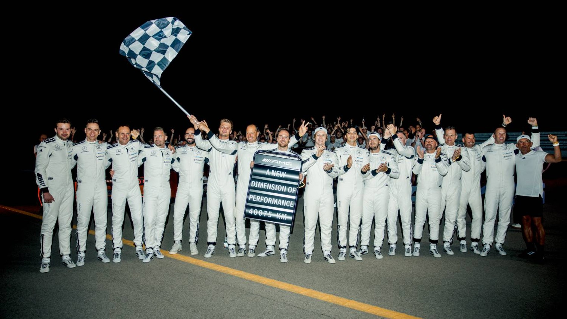 CONCEPT AMG GT XX na torze Nardo