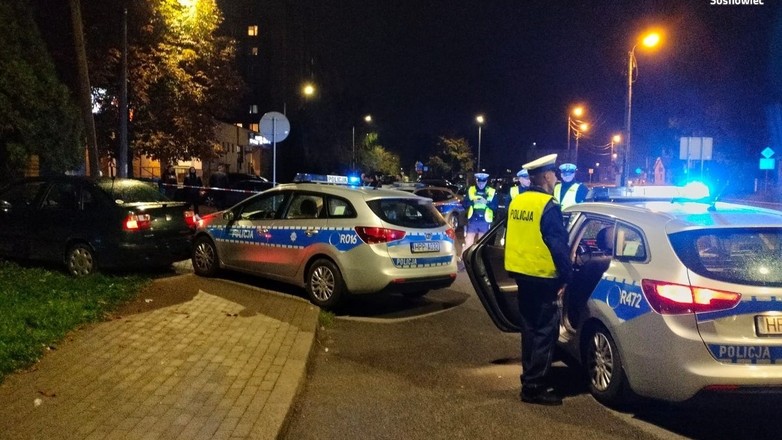 W trakcie ucieczki kierowca potrącił policjanta. Funkcjonariusz użył broni palnej