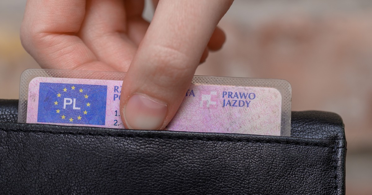 Sąd uznał, że kierowca nie miał uprawnień, bo nie miał dokumentu prawa jazdy. ZRPO zakwestionował wyrok
