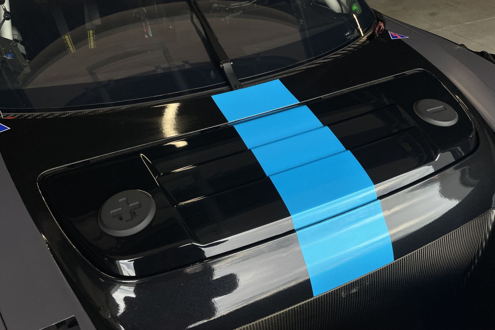 Jedno z trzech miejsc na akumulator w GT4 e-Performance