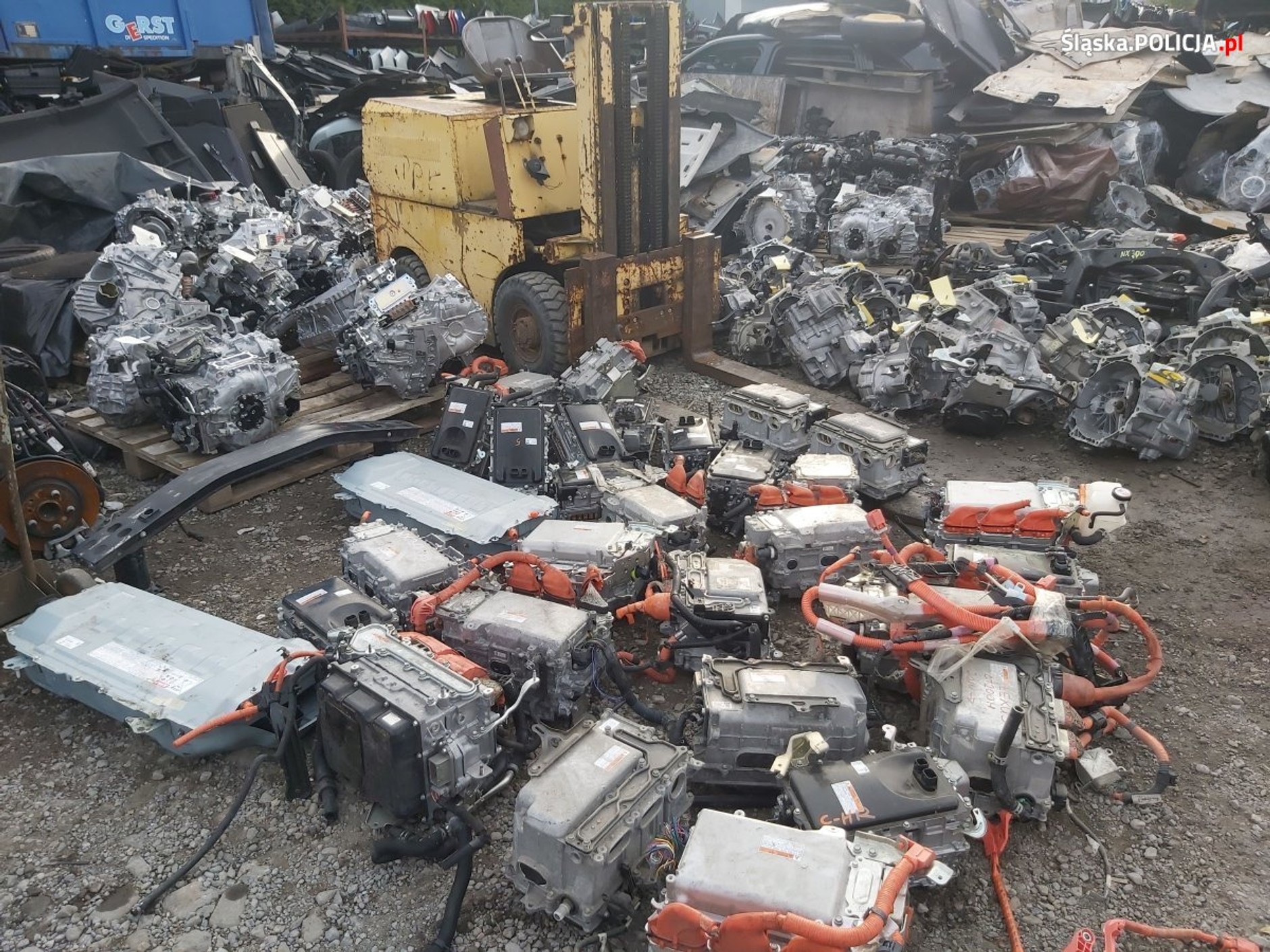 Odzyskane części w dziupli samochodowej