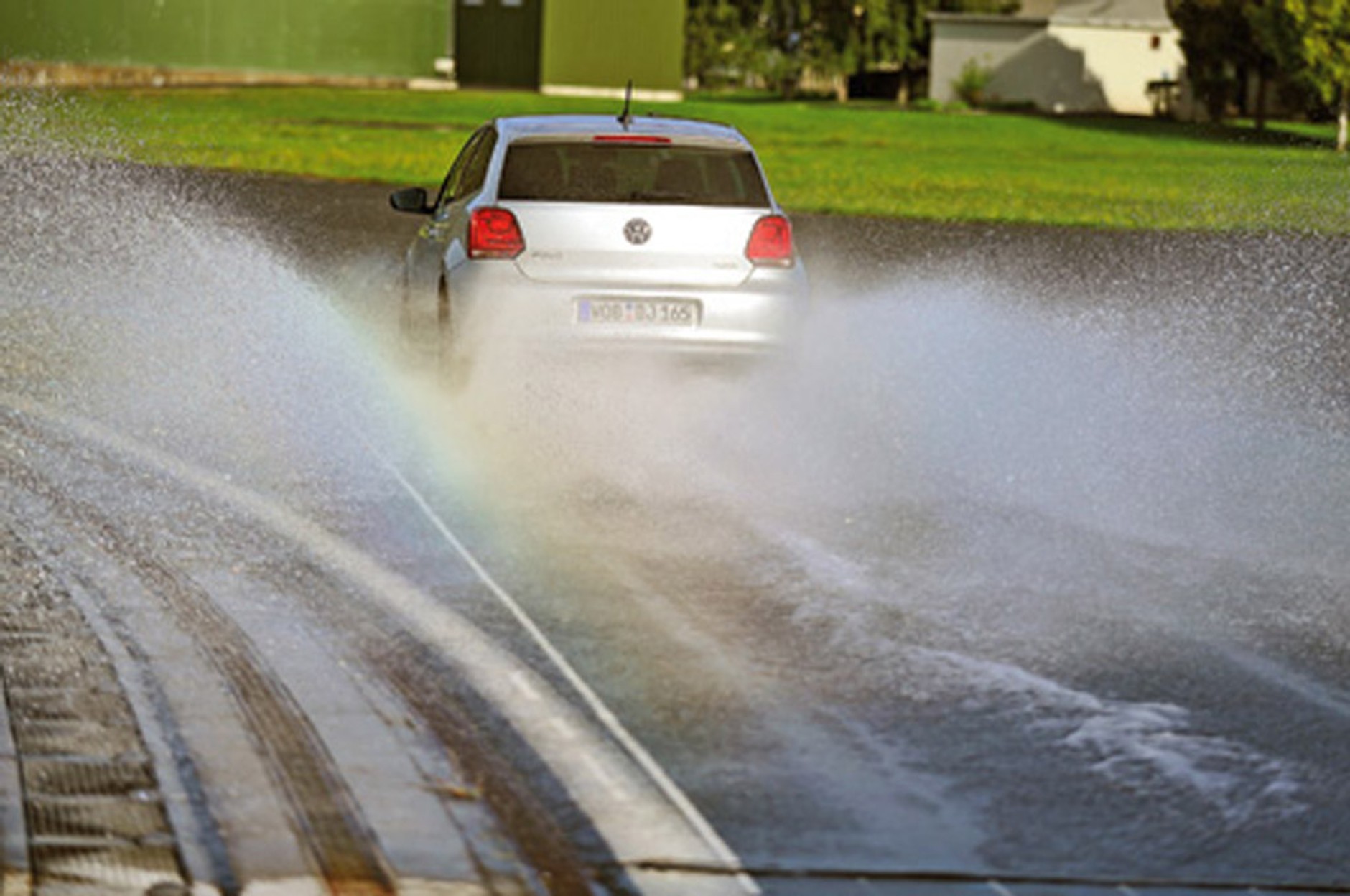 Czy istnieją opony nadające się do jazdy w każdych warunkach pogodowych?