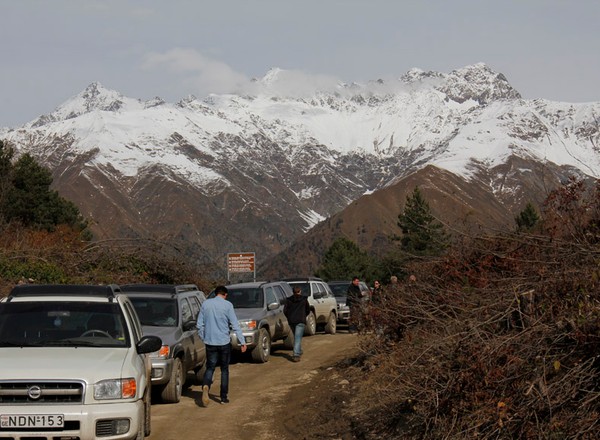 Auto Świat 4x4 Expedition: toast za Gruzję