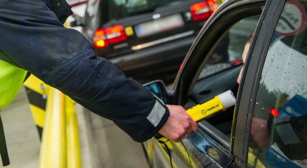 Badali trzeźwość na autostradzie