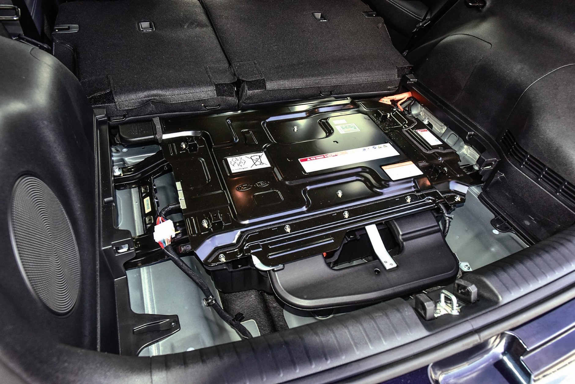 Dwie hybrydy ładowane z gniazdka: Kia Niro i Renault Captur