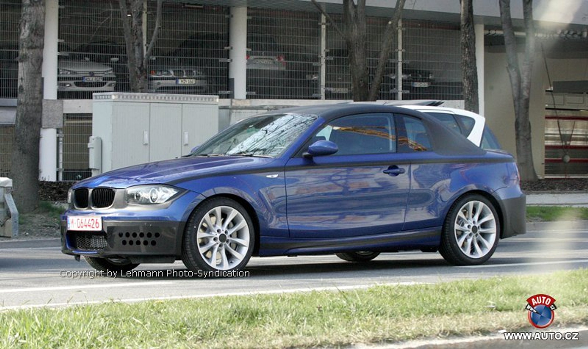 Zdjęcia szpiegowskie: sexi coupe BMW serii 1 bez maskowania