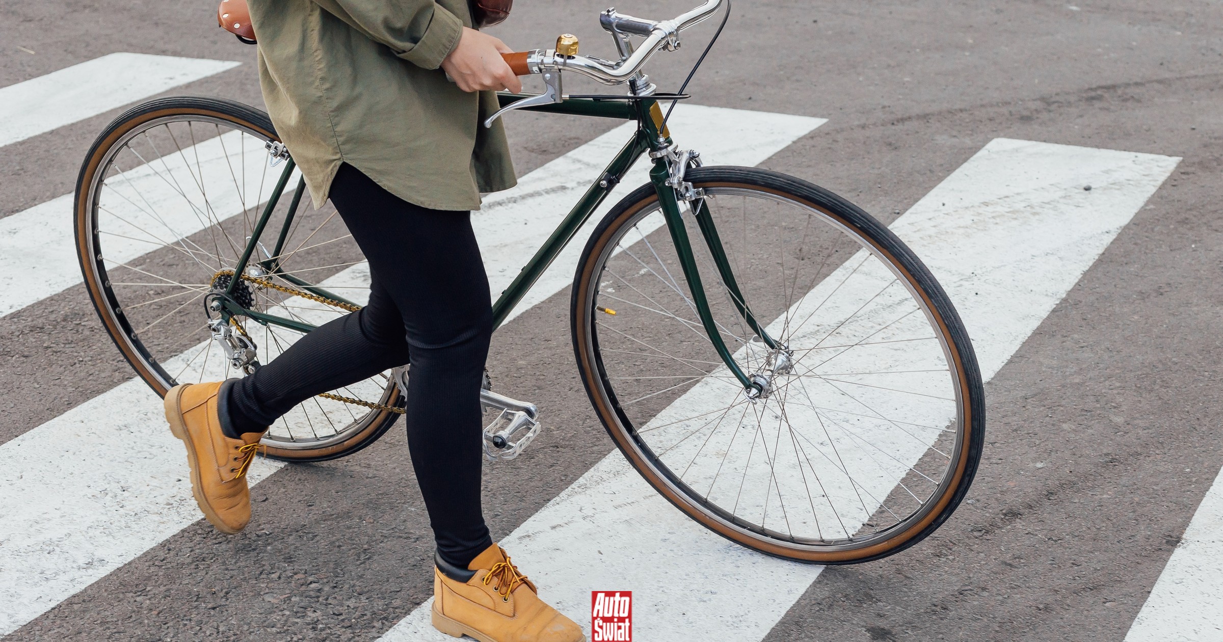 Przejeżdżasz rowerem przez pasy? Mandat może być najmniejszym problemem