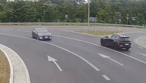 Niebezpieczna sytuacja na rondzie. Jazda pod prąd [wideo]
