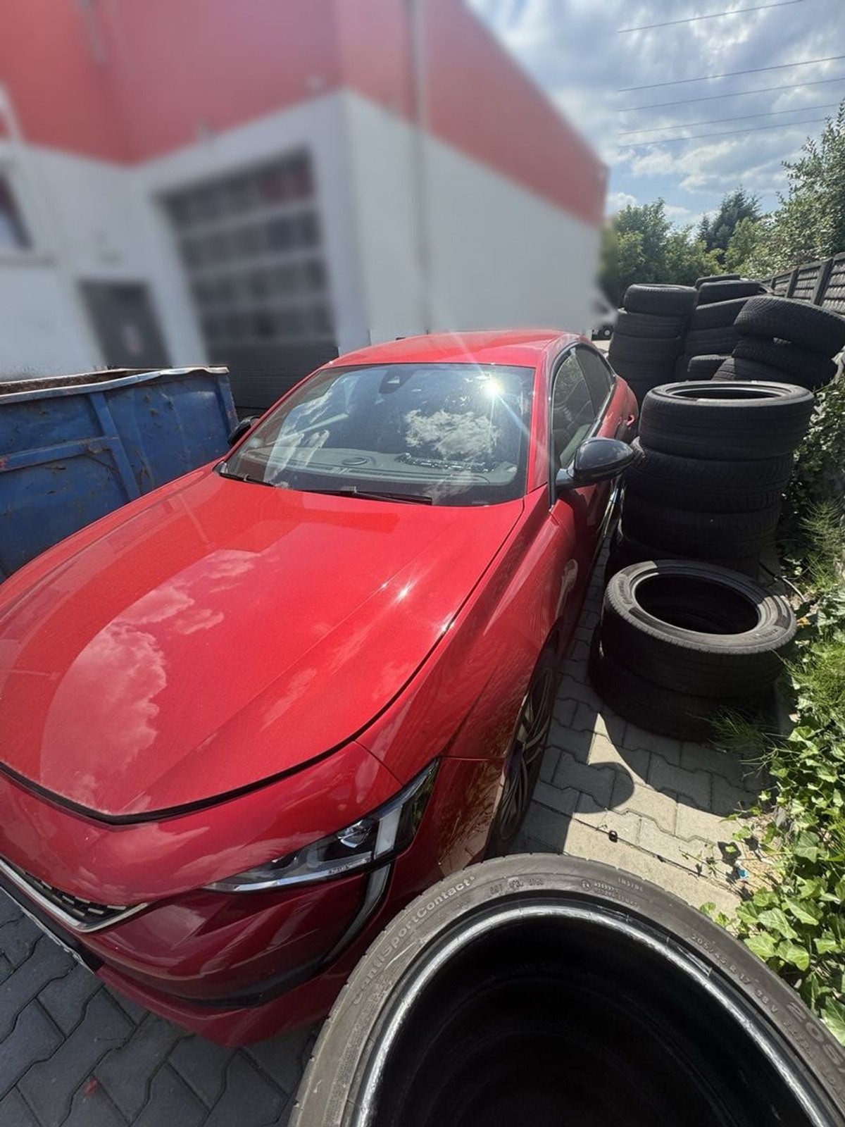 Policjanci sprawdzili prawie sto miejsc. Odzyskali siedem skradzionych samochodów