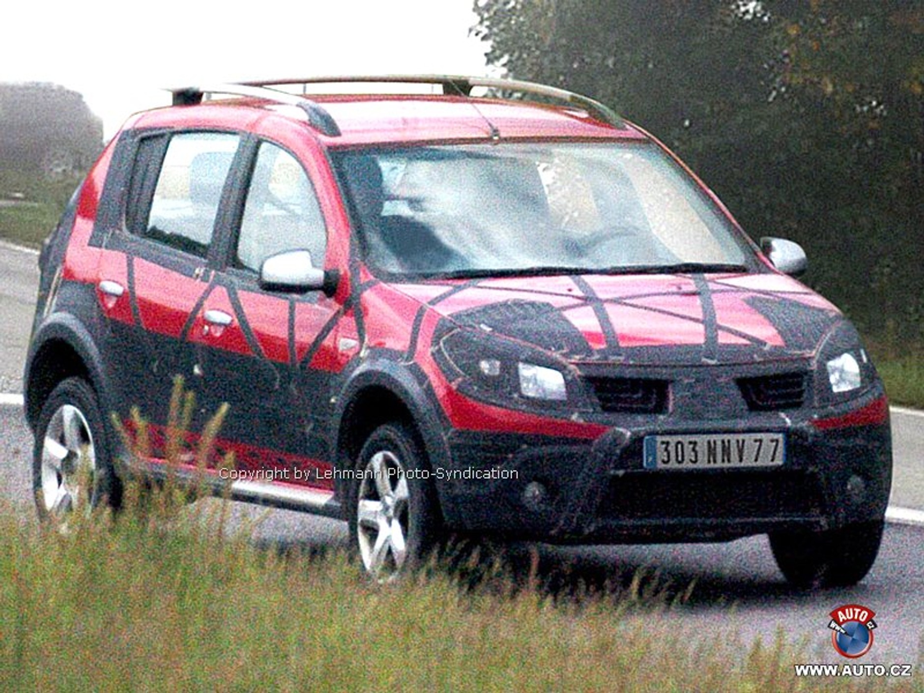Zdjęcia szpiegowskie: Dacia SUV - tani terenowiec za 11 tys. euro