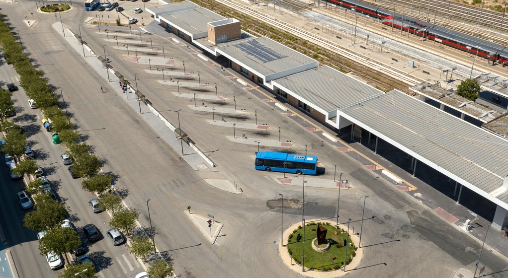 Pętla autobusowa w mieście Foggia w regionie Apulia we Włoszech