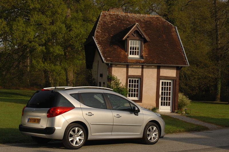 Peugeot 207 SW: małe kombi dopełnia gamę (wymiary, dane techniczne, fotogaleria)