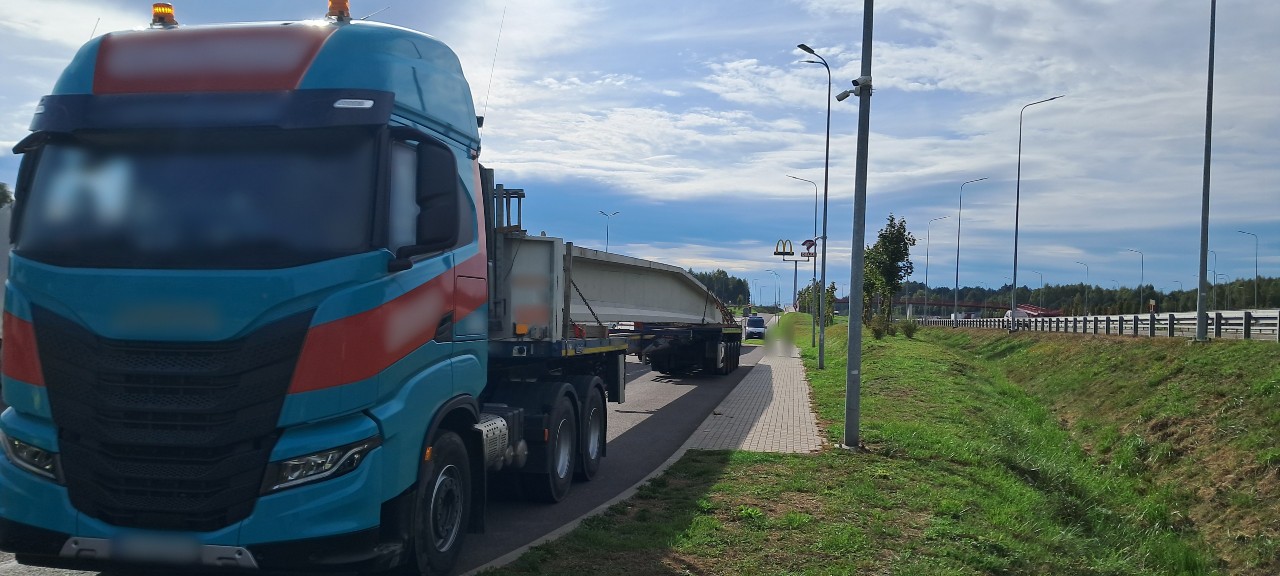 Pojazdy ponadnormatywne z wielkimi dźwigarami bez odpowiednich zezwoleń